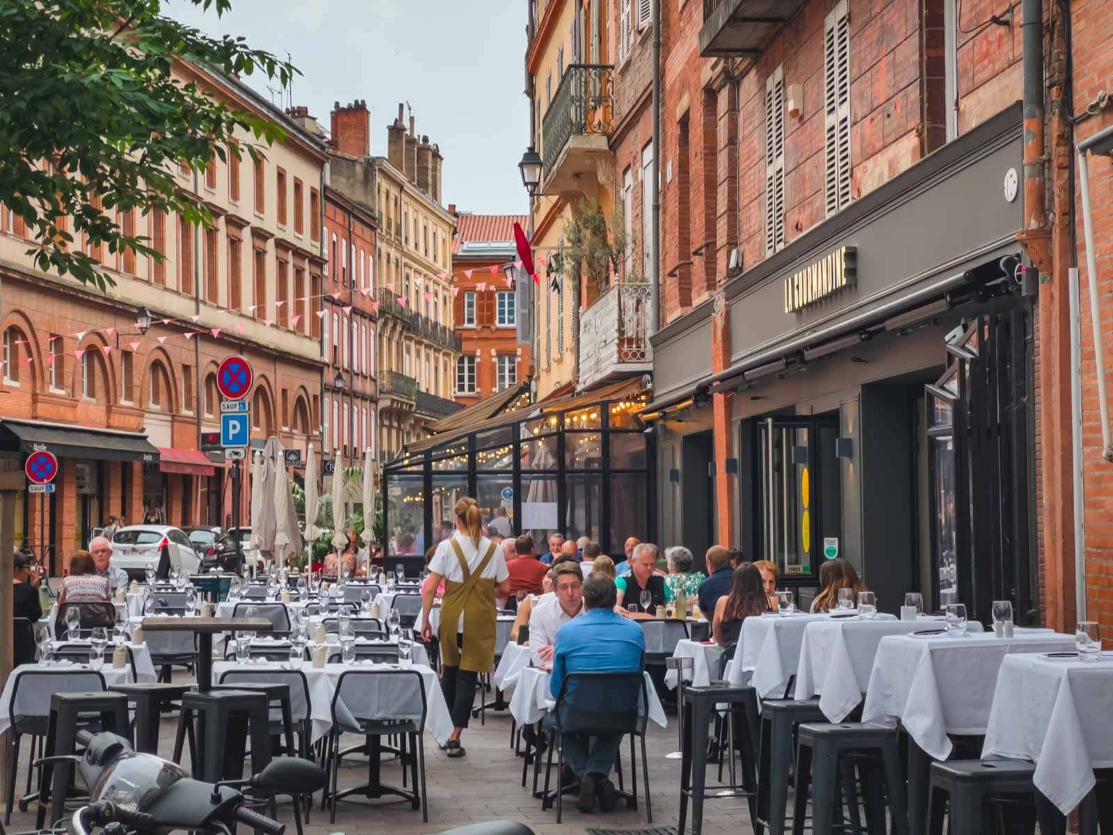 A quaint Bistro in Toulouse serving French food.