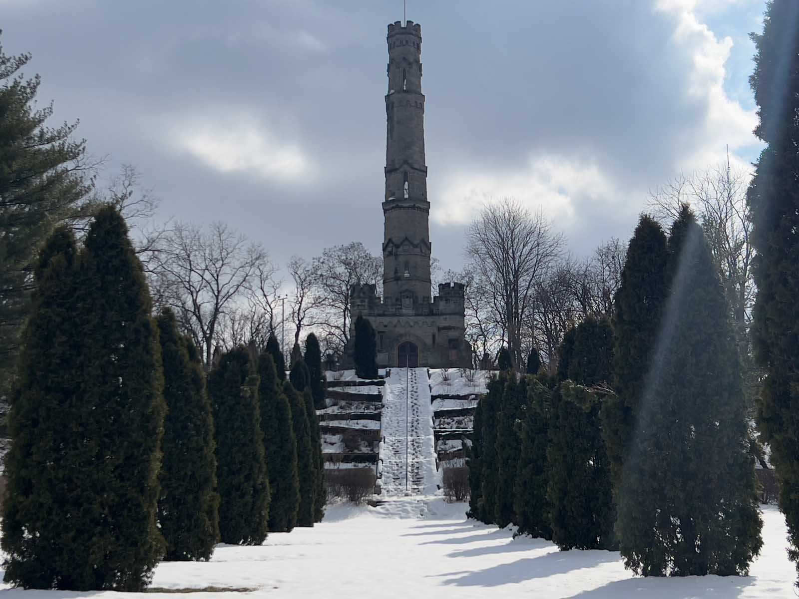 The battle of stoney creek monument in winter